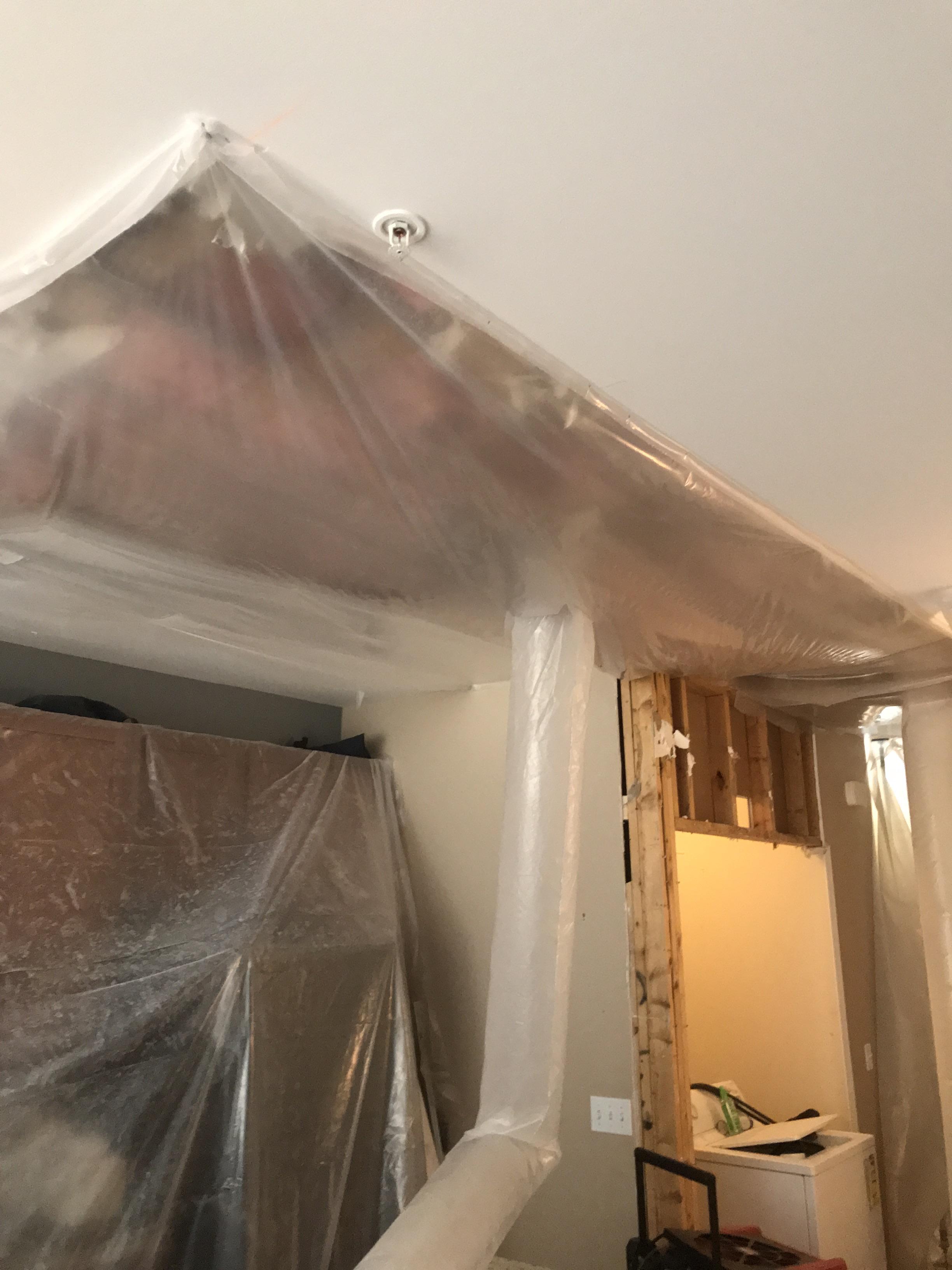 Containment and airflow to dry ceiling - lower unit
